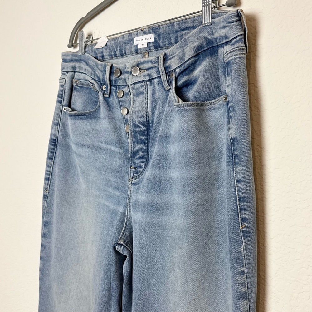 Good American Good Icon High Rise Straight
Exposed Buttons Indigo440 Size 18 - Picture 8 of 15